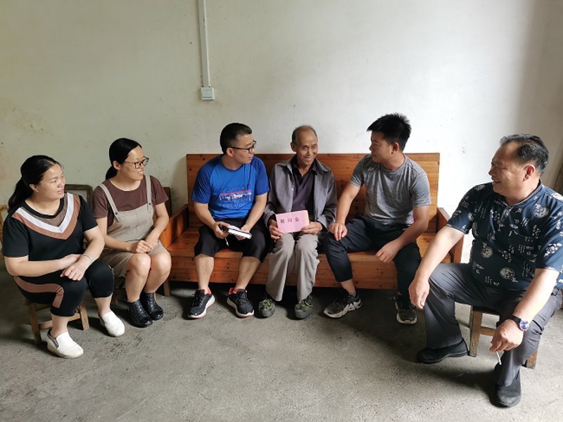 社工服务中心：连接人心的桥梁